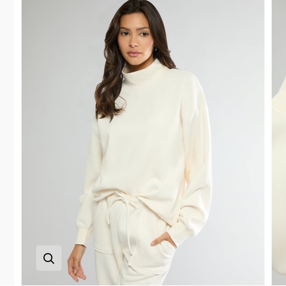 IVL OFF WHITE FUNNEL NECK SWEATSHIRT XS fleece inside